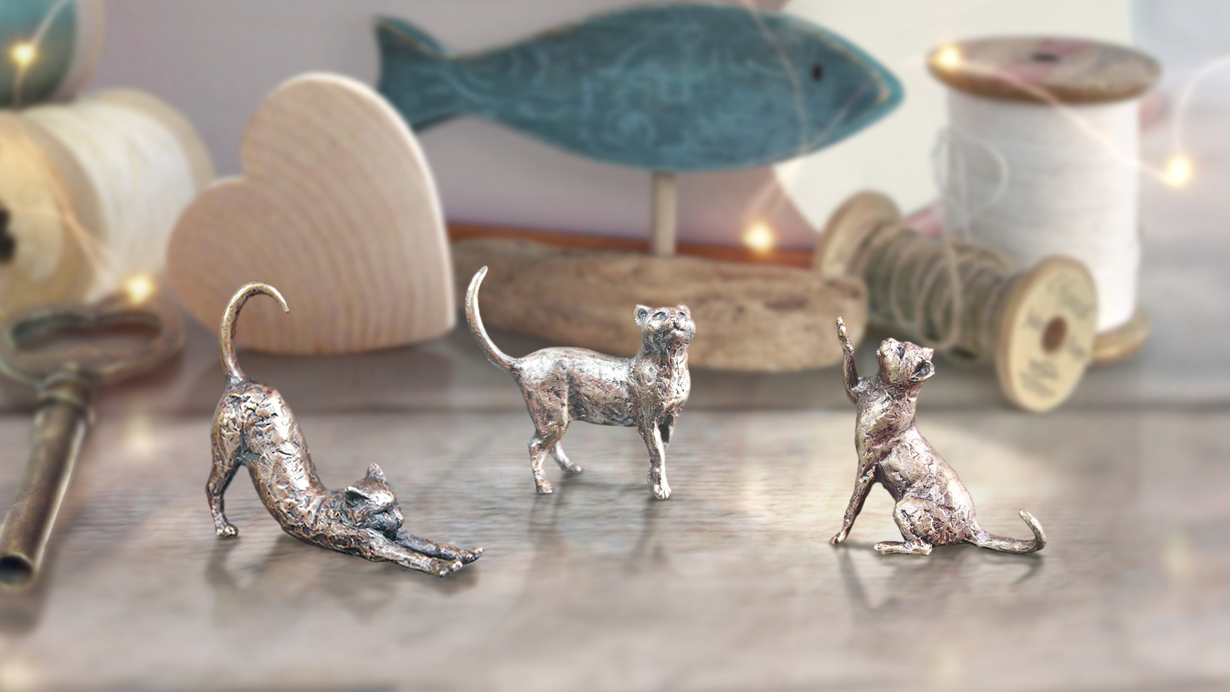 Butler & Peach Miniature Bronze Cat Sitting (2025)