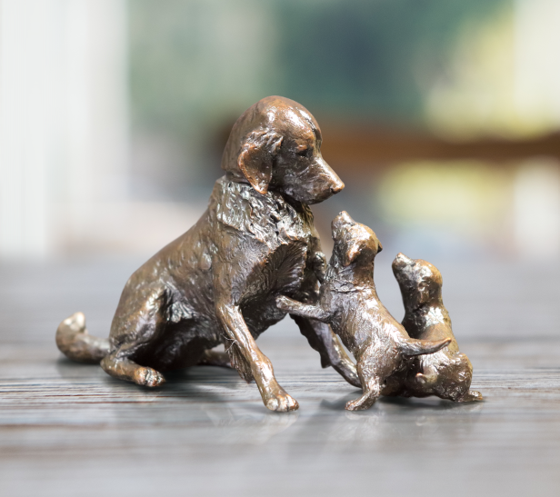 Retriever with Puppies (1068)